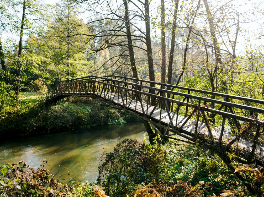 Lithuania off-road 4x4 route - footbridge over the river in a national park